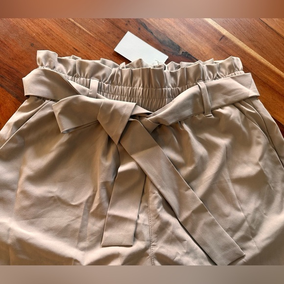 Elegant Beige Atika Trousers with Paper Bag Waist and Belt - Picture 4 of 6